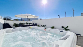 Marina Retreat - CleverDetails, for 2 adults and 2 children, Jacuzzi, near the Marina and the beach